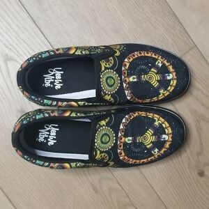 Yes we Vibe black peace & mandala slip on shoe NWOT